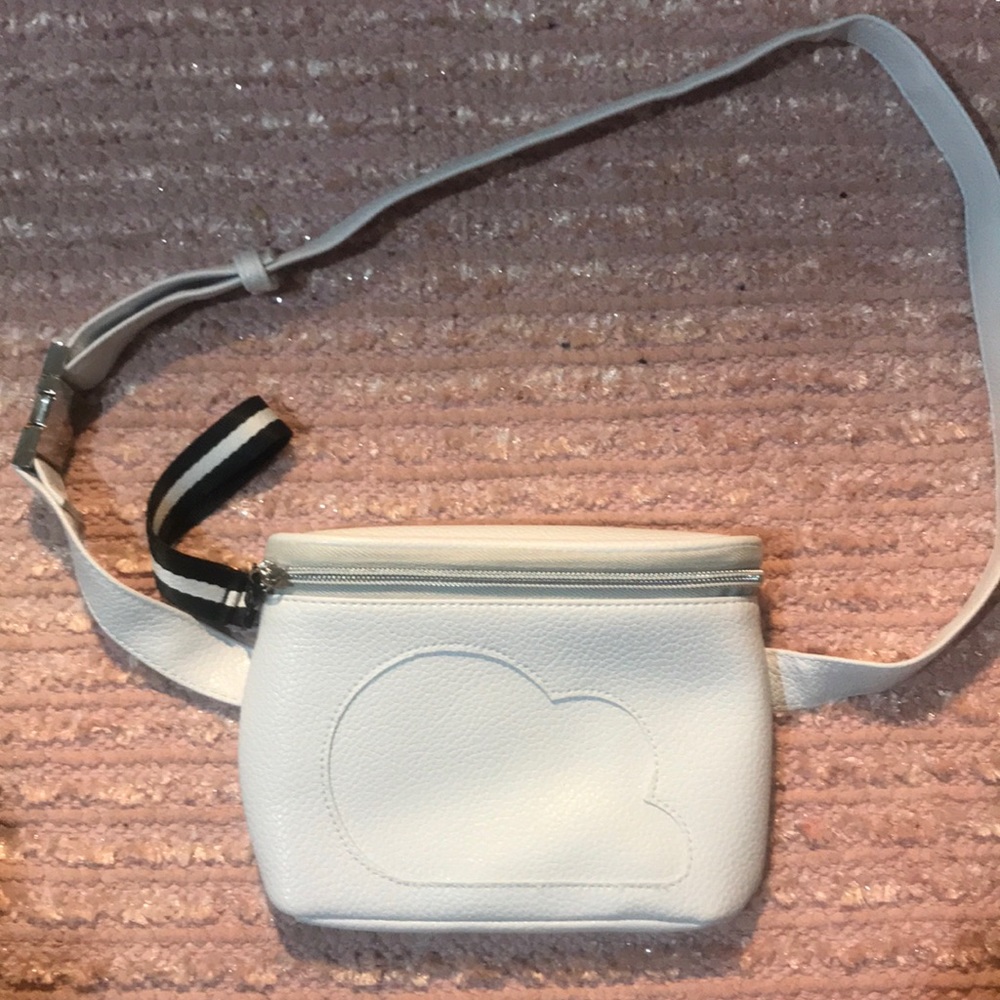 COPY - Ariana Grande fanny pack